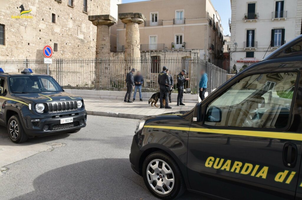 GdF Taranto: sequestrate sostanze stupefacenti, segnalati 39 responsabili