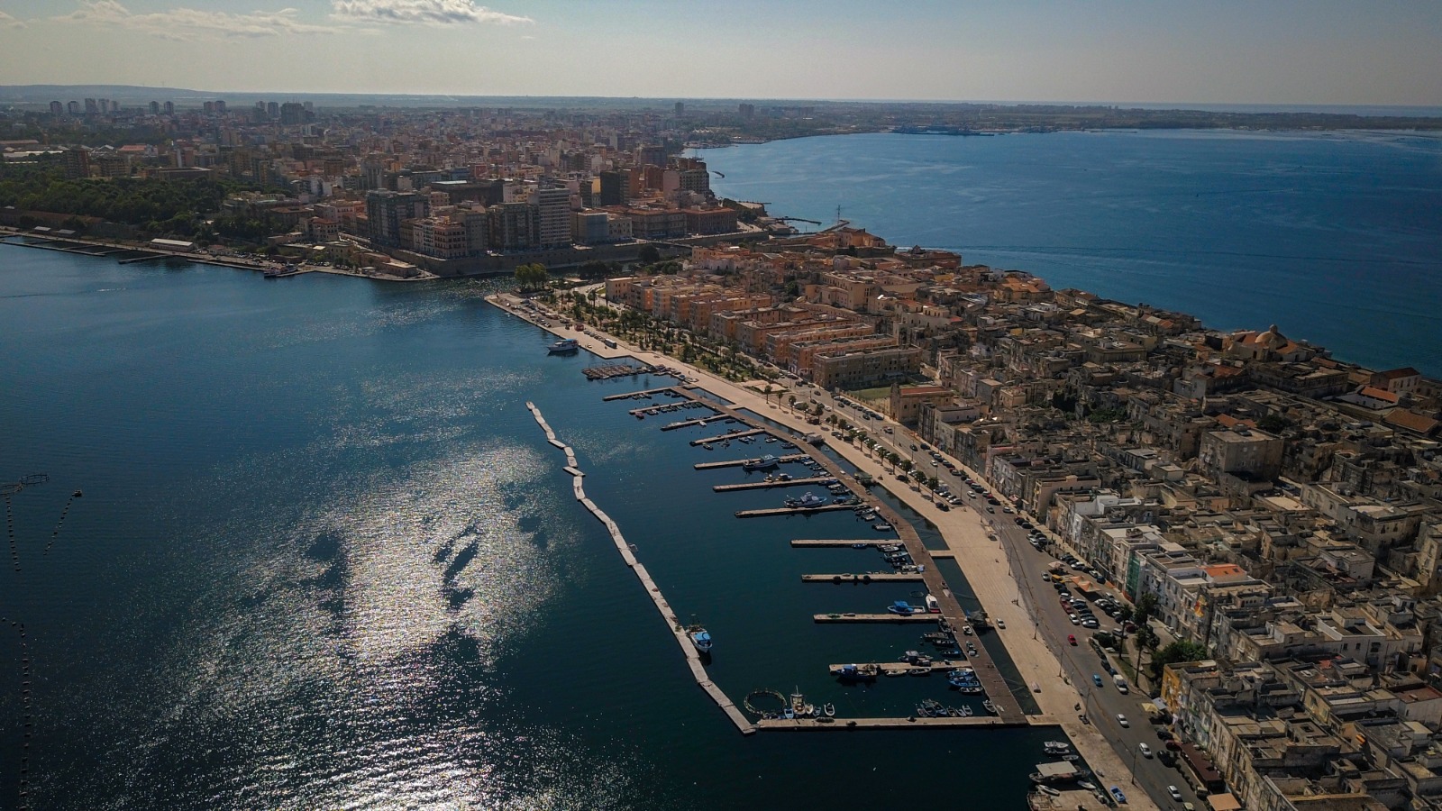 TARANTO TRA SPERANZE E FRUSTRAZIONI: CRONACHE DI UNA CITTA’ SOFFERENTE